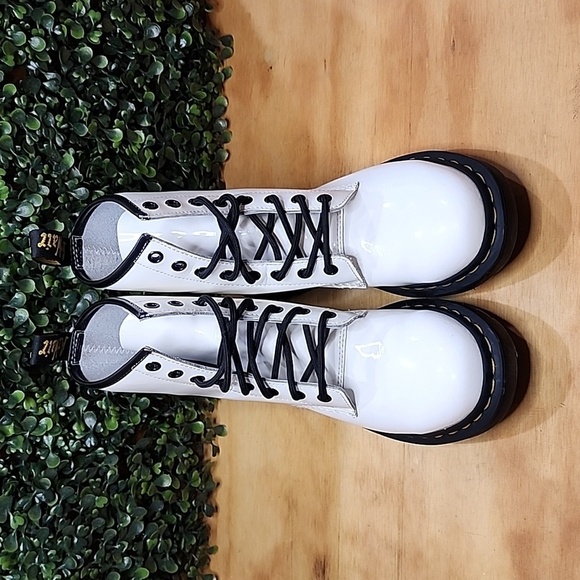 Dr. Martens 1460 Patent Leather Lace Up Boots | Size: 7 Womens | White - Picture 2 of 7